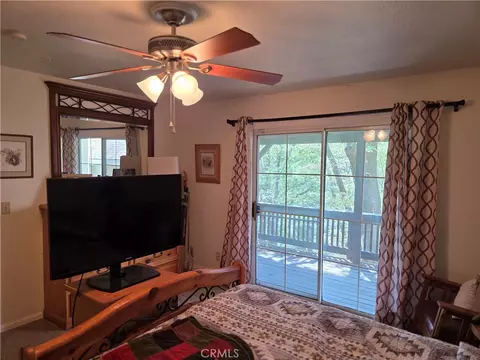 Bedroom - 26478 Thunderbird Dr, Lake Arrowhead, CA 92352 photo 10 of 11