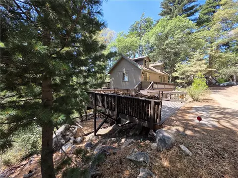 Exterior - 26478 Thunderbird Dr, Lake Arrowhead, CA 92352 photo 9 of 22