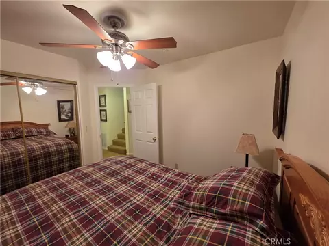 Bedroom - 26478 Thunderbird Dr, Lake Arrowhead, CA 92352 photo 4 of 11