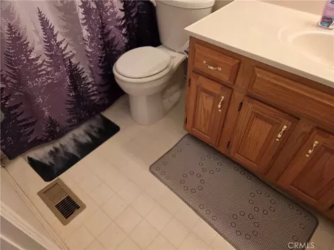 Bath - 26478 Thunderbird Dr, Lake Arrowhead, CA 92352 photo 5 of 8