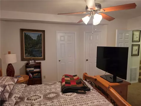 Bedroom - 26478 Thunderbird Dr, Lake Arrowhead, CA 92352 photo 8 of 11