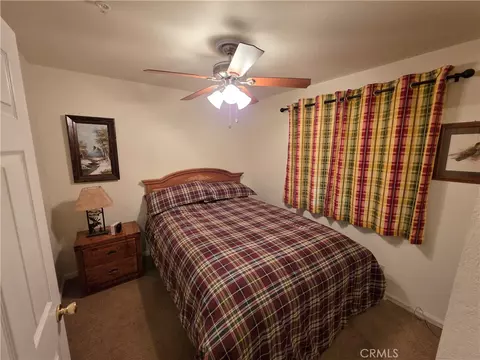 Bedroom - 26478 Thunderbird Dr, Lake Arrowhead, CA 92352 photo 3 of 11