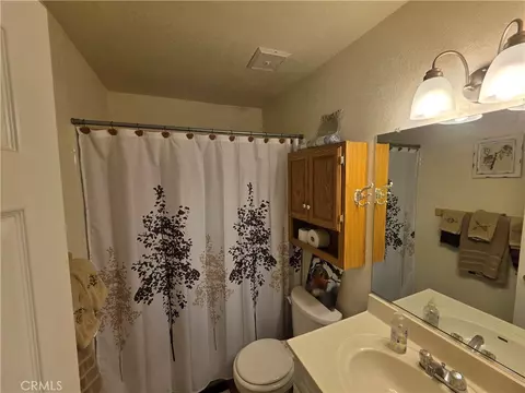 Bath - 26478 Thunderbird Dr, Lake Arrowhead, CA 92352 photo 7 of 8