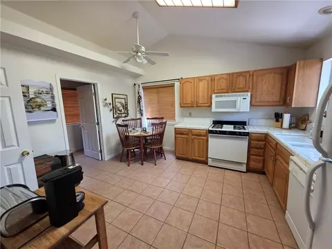 Kitchen - 26478 Thunderbird Dr, Lake Arrowhead, CA 92352 photo 4 of 7