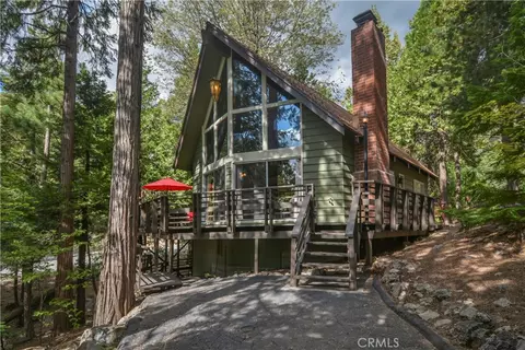 307 Pioneer Rd, Lake Arrowhead, CA 92352