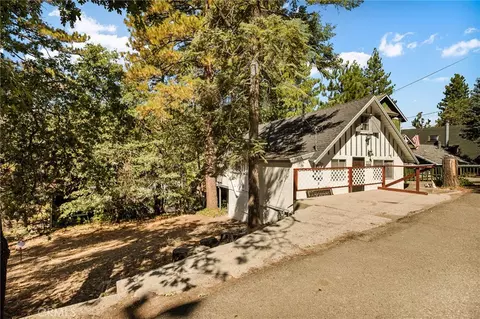 2412 Ridge Dr, Arrowbear Lake, CA 92382