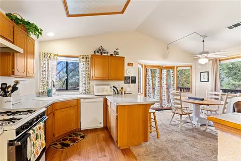 Kitchen - 23774 Lakeview Dr, Crestline, CA 92325 photo 3 of 3
