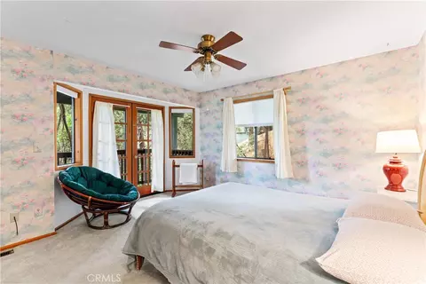 Bedroom - 23774 Lakeview Dr, Crestline, CA 92325 photo 3 of 5