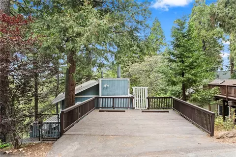 Exterior - 23774 Lakeview Dr, Crestline, CA 92325 photo 2 of 4