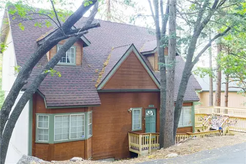 27381 Cottonwood Ln, Lake Arrowhead, CA 92352
