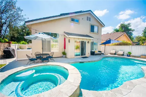 2560 Kingston Dr, Corona, CA 92881