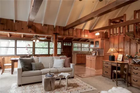 23696 Manzanita Dr, Crestline, CA 92325