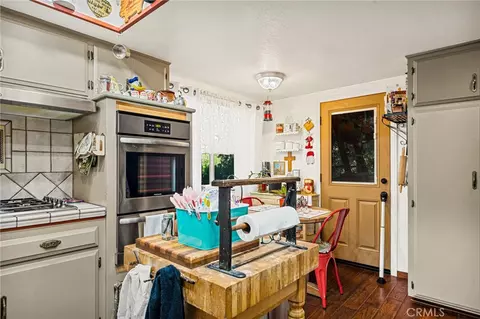Kitchen - 179 Golf Course Rd, Lake Arrowhead, CA 92352 photo 2 of 2