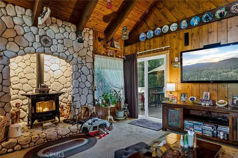 Living - 179 Golf Course Rd, Lake Arrowhead, CA 92352 photo 1 of 4