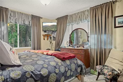 Bedroom - 179 Golf Course Rd, Lake Arrowhead, CA 92352 photo 4 of 5