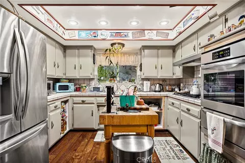 Kitchen - 179 Golf Course Rd, Lake Arrowhead, CA 92352 photo 1 of 2