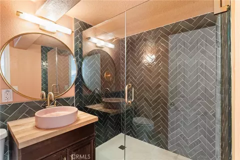 Bath - 1139 Bear Springs Rd, Rimforest, CA 92378 photo 3 of 4
