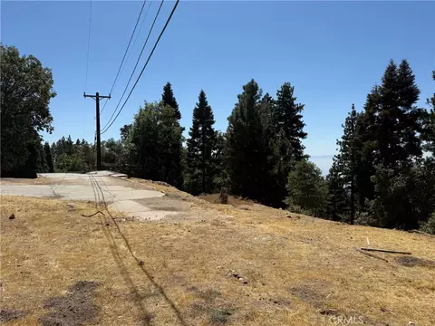 10 Winding Way, Running Springs, CA 92382