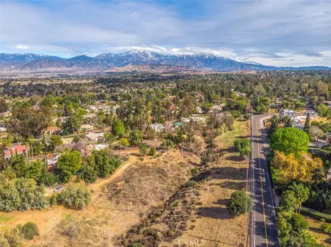 724 W Sunset Dr, Redlands, CA 92373 photo 4