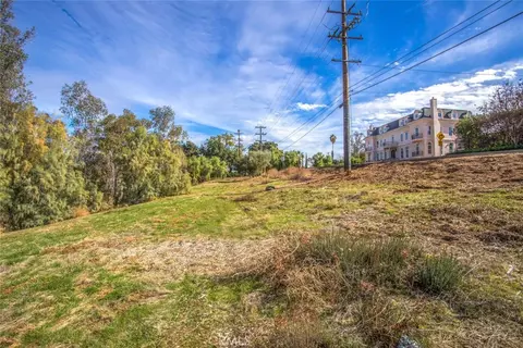 724 W Sunset Dr, Redlands, CA 92373