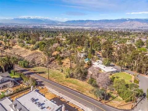 724 W Sunset Dr, Redlands, CA 92373 photo 2