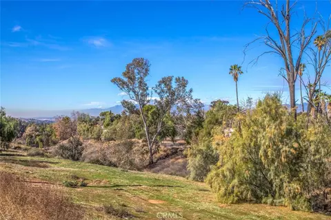 724 W Sunset Dr, Redlands, CA 92373 photo 5