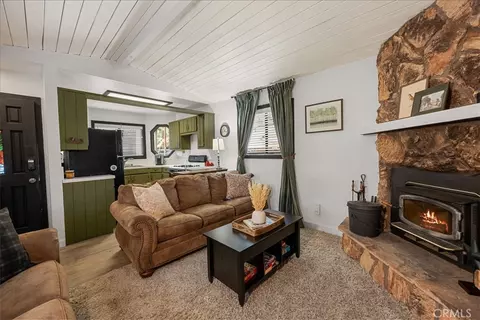 267 Spruce Ln, Sugarloaf, CA 92386