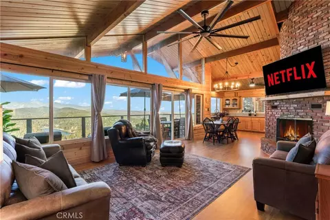 816 Chamois Dr, Crestline, CA 92325