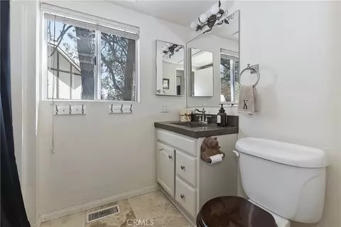 Bath - 1004 White Mountain Dr, Big Bear City, CA 92314 photo 1 of 2