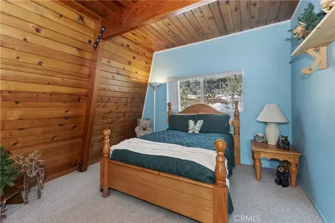 Bedroom - 1004 White Mountain Dr, Big Bear City, CA 92314 photo 2 of 3