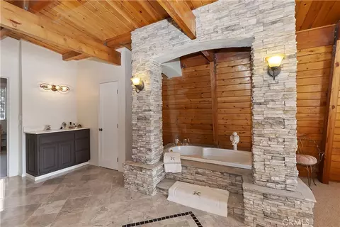 Bath - 1004 White Mountain Dr, Big Bear City, CA 92314 photo 2 of 2