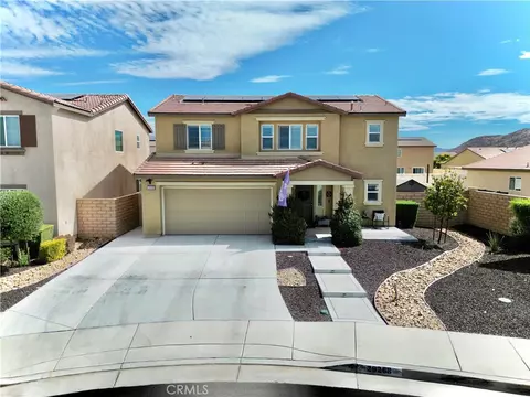 29268 Redheart Ct, Winchester, CA 92596