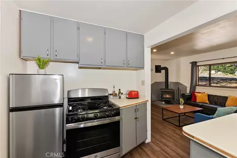 Kitchen - 1262 Bear Springs Rd, Rimforest, CA 92378 photo 3 of 5