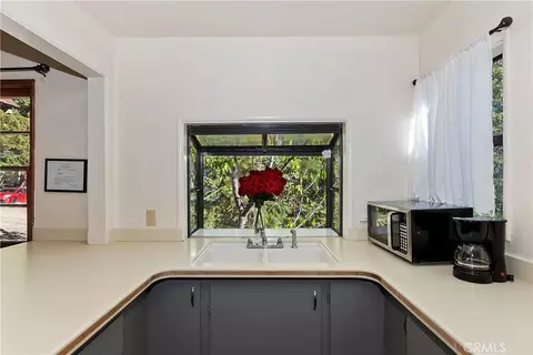 Kitchen - 1262 Bear Springs Rd, Rimforest, CA 92378 photo 2 of 5