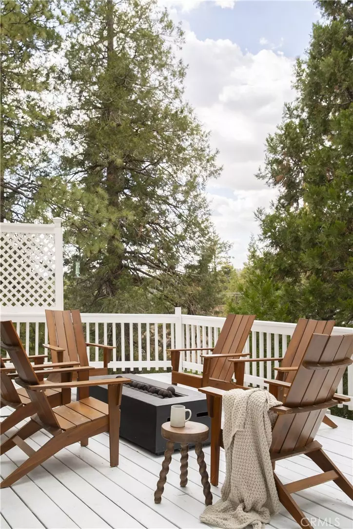 Exterior - 527 Rainier Rd, Lake Arrowhead, CA 92352 photo 2 of 10
