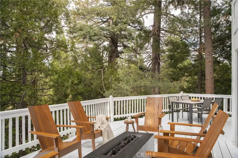 Exterior - 527 Rainier Rd, Lake Arrowhead, CA 92352 photo 3 of 10