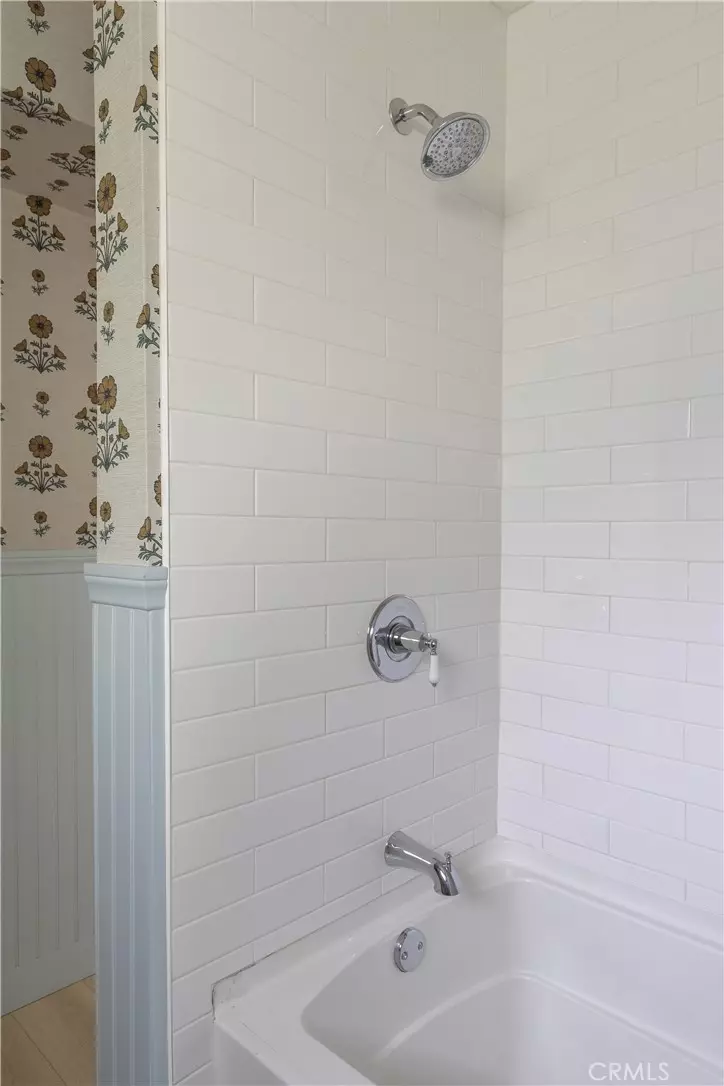 Bath - 527 Rainier Rd, Lake Arrowhead, CA 92352 photo 4 of 5