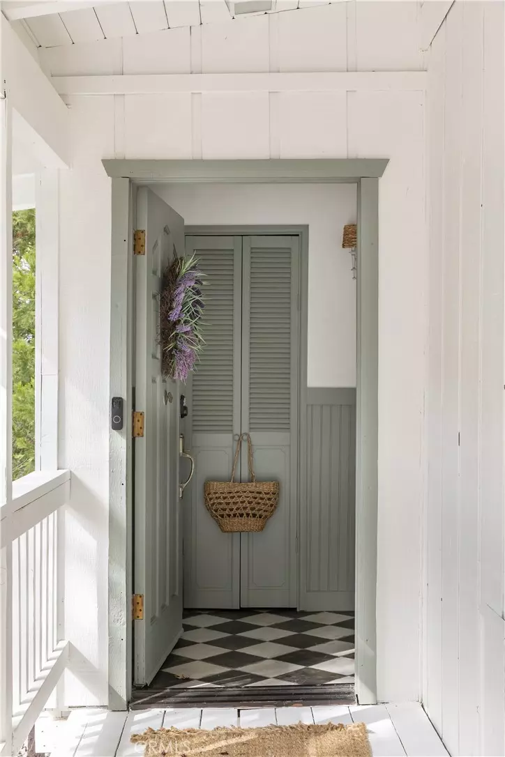 Entry Way - 527 Rainier Rd, Lake Arrowhead, CA 92352 photo 2 of 2