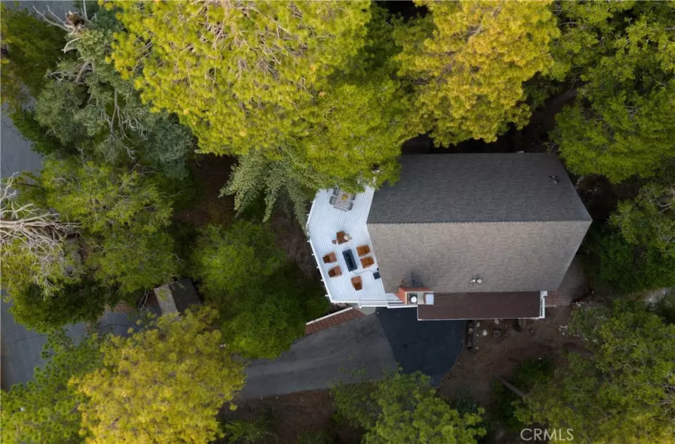 Exterior - 527 Rainier Rd, Lake Arrowhead, CA 92352 photo 8 of 10