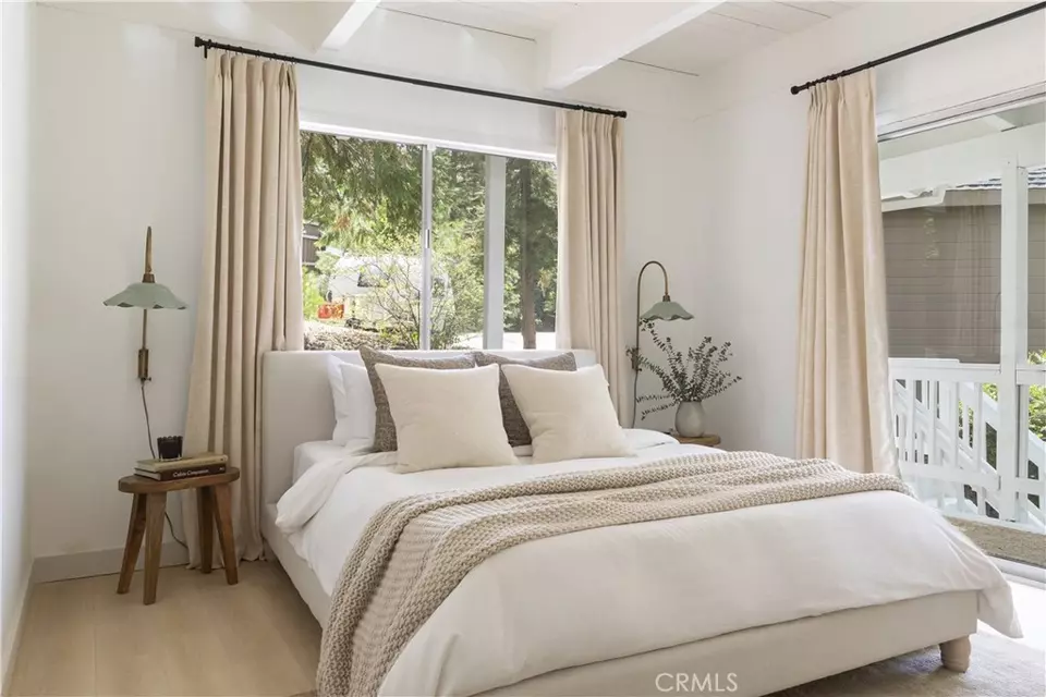 Bedroom - 527 Rainier Rd, Lake Arrowhead, CA 92352 photo 5 of 6