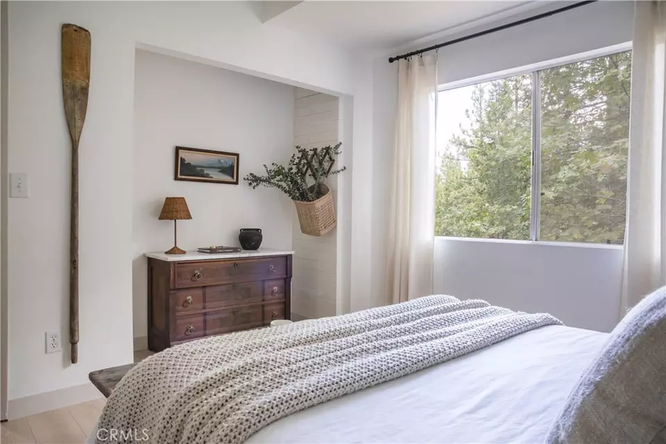 Bedroom - 527 Rainier Rd, Lake Arrowhead, CA 92352 photo 4 of 6