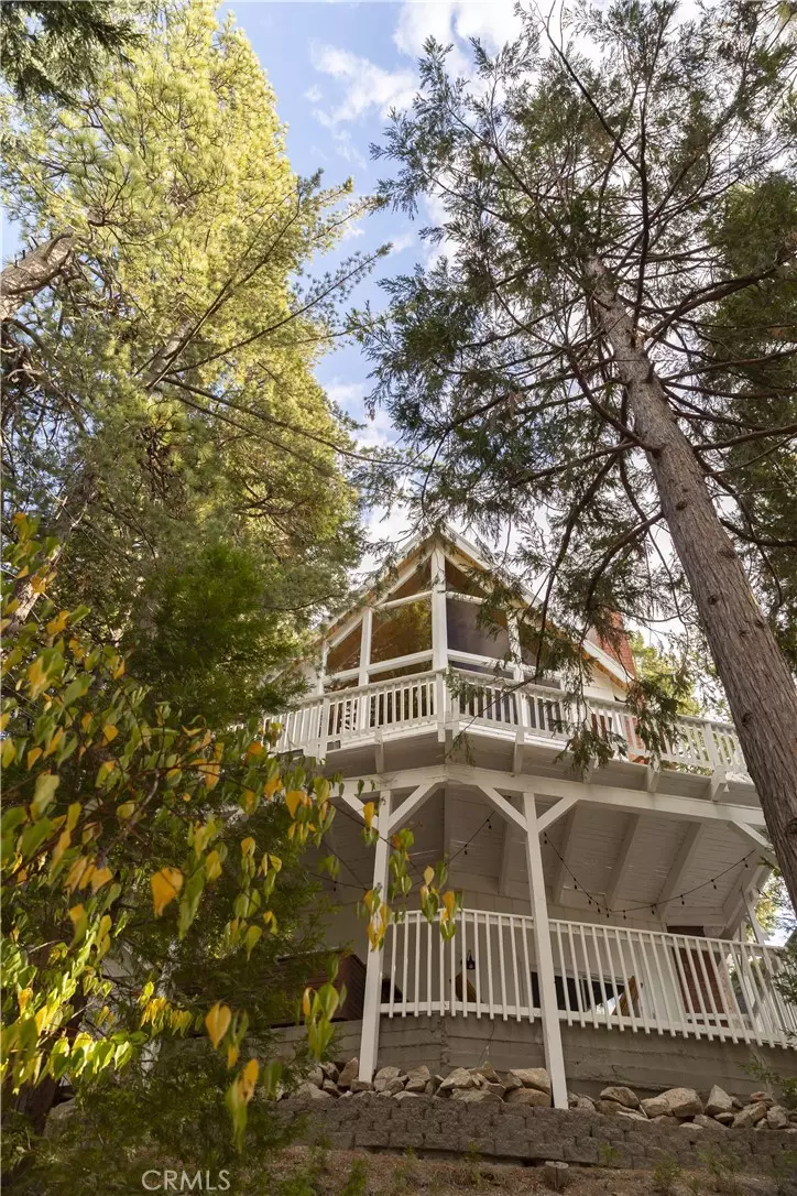 Exterior - 527 Rainier Rd, Lake Arrowhead, CA 92352 photo 7 of 10