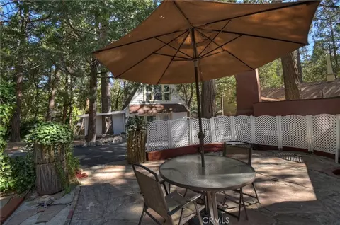 Exterior - 23581 Lake Dr, Crestline, CA 92325 photo 6 of 9