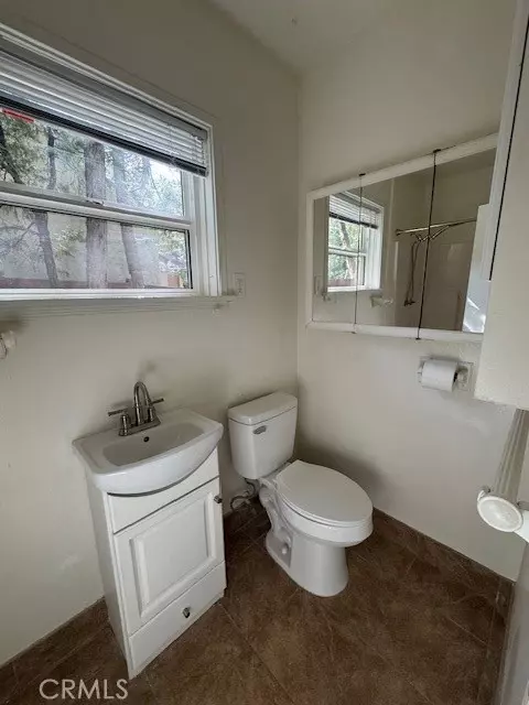 Bath - 23581 Lake Dr, Crestline, CA 92325 photo 4 of 4