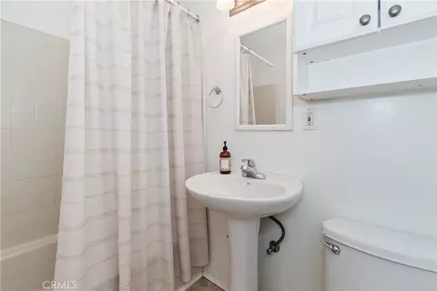 Bath - 23581 Lake Dr, Crestline, CA 92325 photo 1 of 4