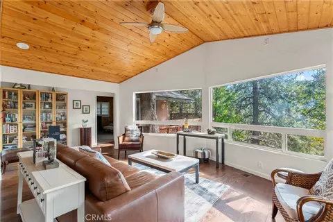 221 Darfo Dr, Crestline, CA 92325