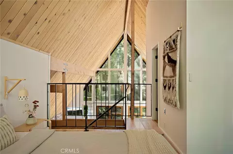 Bedroom - 385 Birchwood Dr, Lake Arrowhead, CA 92352 photo 8 of 8