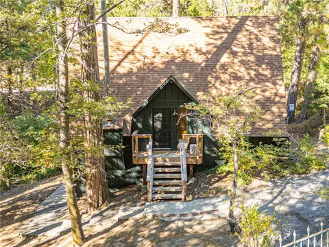 Exterior - 385 Birchwood Dr, Lake Arrowhead, CA 92352 photo 6 of 7