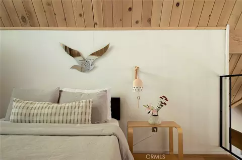 Bedroom - 385 Birchwood Dr, Lake Arrowhead, CA 92352 photo 6 of 8