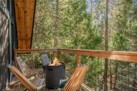 Exterior - 385 Birchwood Dr, Lake Arrowhead, CA 92352 photo 4 of 7